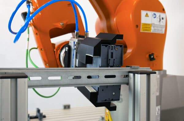 ArtMinds_Robotics_ArTIA_03