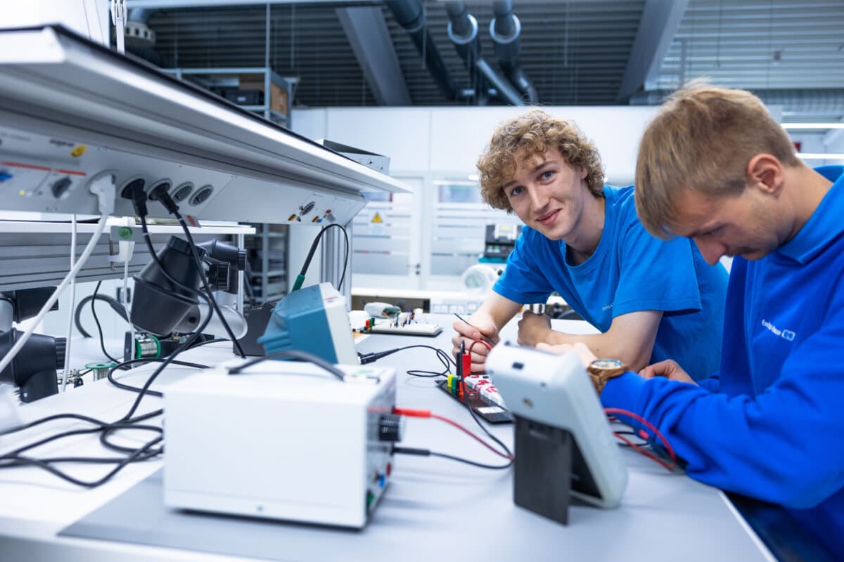 Endress+Hauser möchte unter anderem durch die Ausbildung junger Menschen der sozialen Verantwortung gerecht werden.