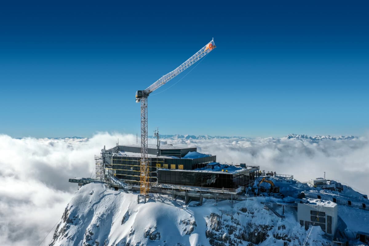 liebherr-tower-cranes-2024_300dpi