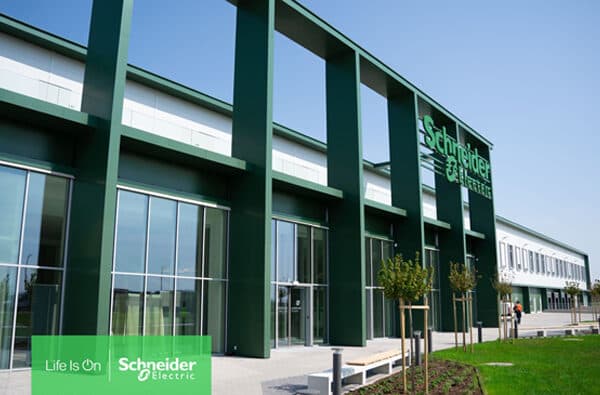 Schneider-Electric-opens-new-smart-factory-in-Hungary-increases-production-capacity-for-Europe_bearb