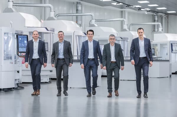 Walter_Maschinenbau_GmbH_Pressemeldung_AEnderung_in_der_Geschaeftsfuehrung_bei_WALTER___EWAG_Gruppenfoto_2024_2bearb