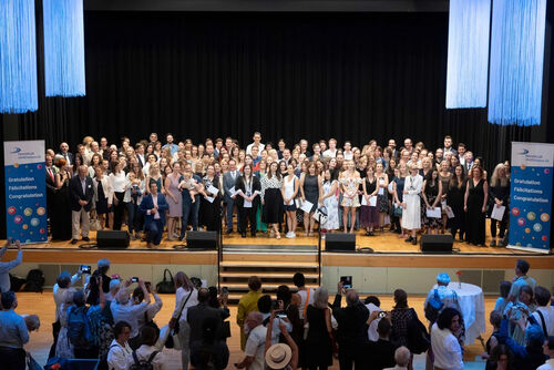 Celebrating Achievement: FernUni Schweiz Welcomes 403 New Graduates in a Festive Ceremony